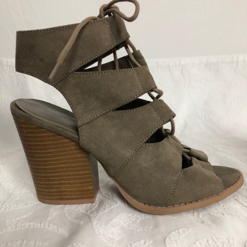 Qupid  Woman’s Slingback Sandals 8 1/2